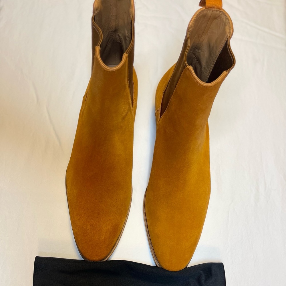 NWOT *STUNNING* Men’s Fugashin Handmade Cognac size 12 Suede Chelsea boots.